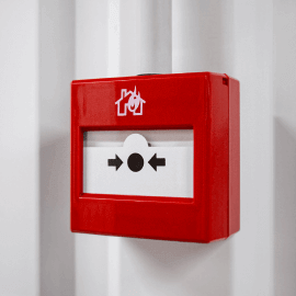 Кнопка пожарной сигнализации на складе
